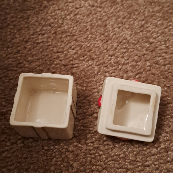 Lennox White Porcelain Trinket Dish with Gold Logo - Picture 2 of 3